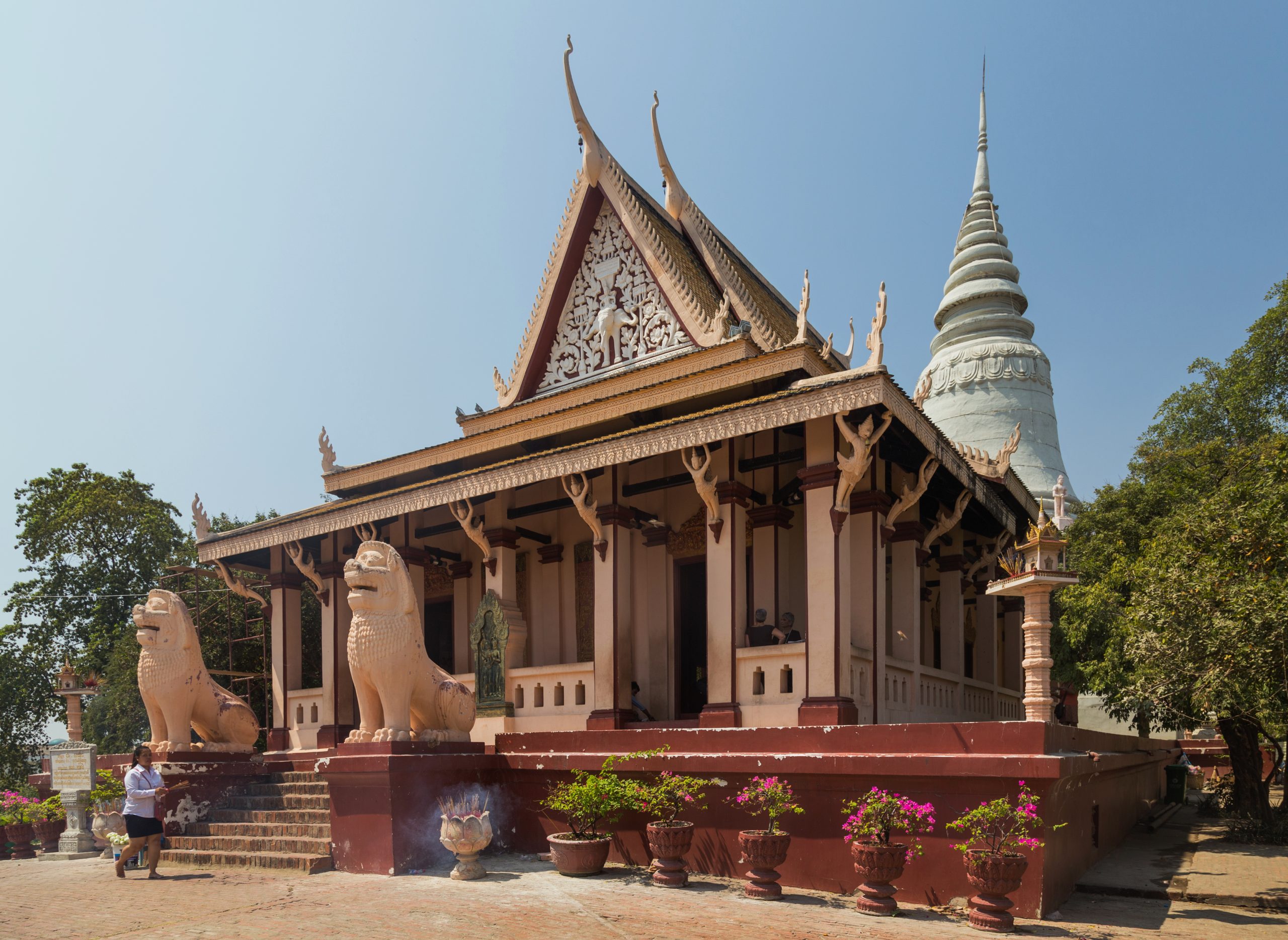 Wat Phnom top 10 trải nghiệm thú vị tại Phnom Penh
